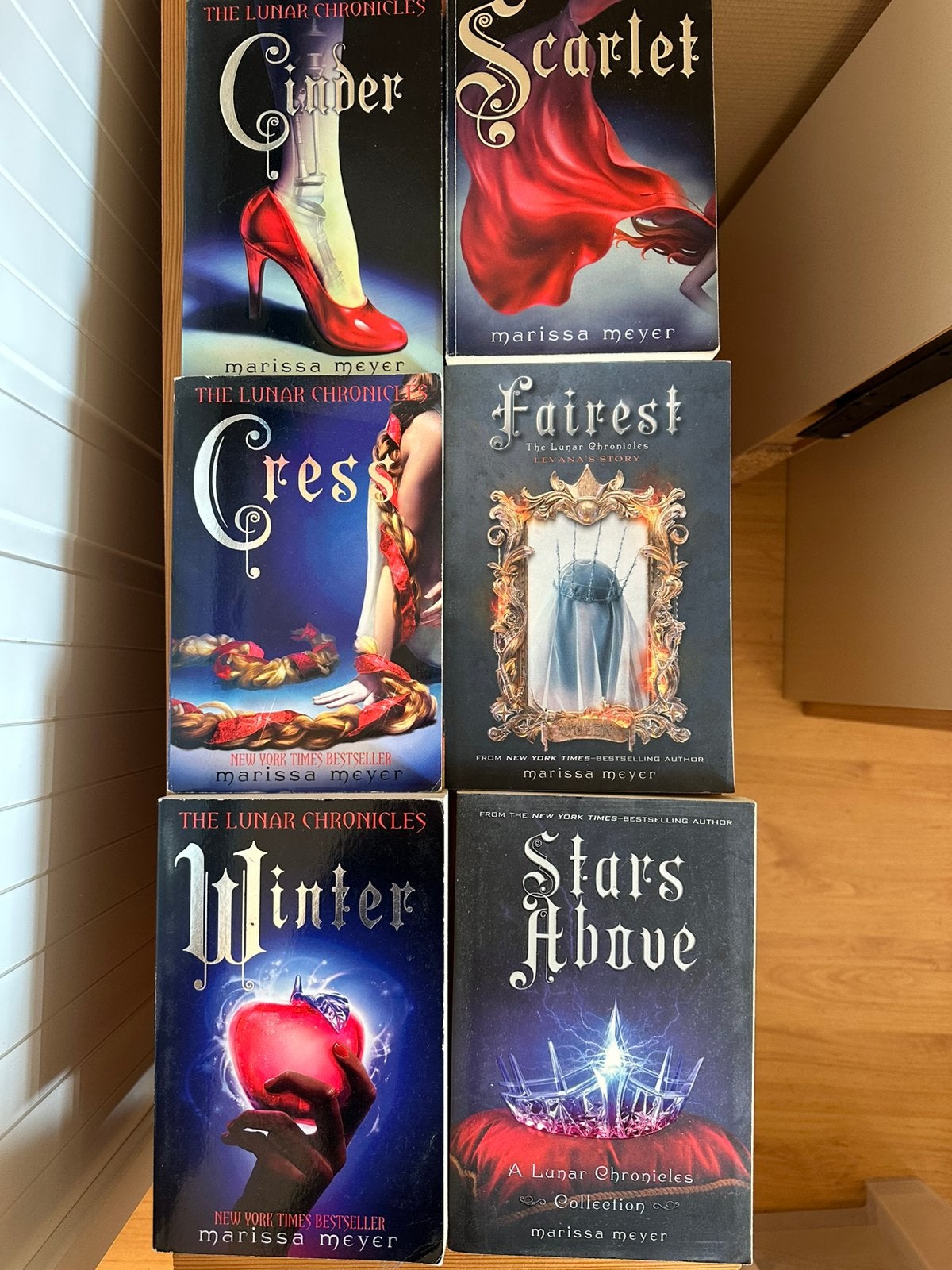 The lunar chronicles van Marissa Meyer, Ophalen of Verzenden, Zo goed als nieuw