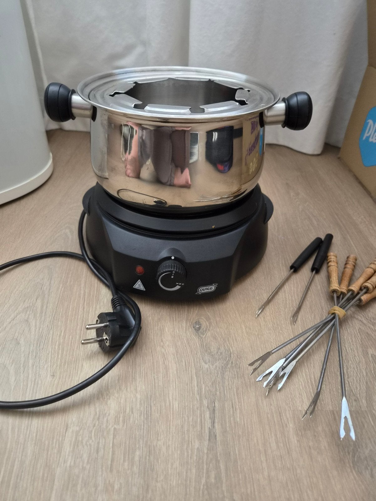 Elektrische kaasfondue set met 8 vorkjes, 1 tot 2 liter, Ophalen of Verzenden, Refurbished, 1 snelheid