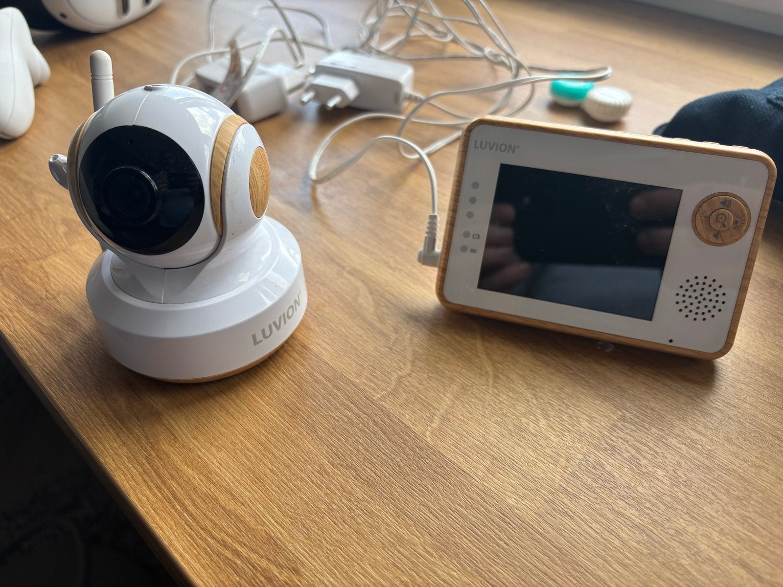 Luvion Essential Babyfoon met Camera en Terugspreekfunctie, Kinderen en Baby's, Babyfoons, Ophalen, Zo goed als nieuw, Minder dan 100 meter