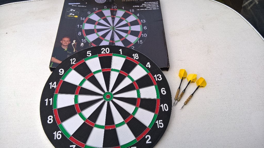 TE koop aangeboden mooi darts bord pijlen.nieuw, Ophalen of Verzenden, Nieuw, Dartbord met pijlen, Soft tip