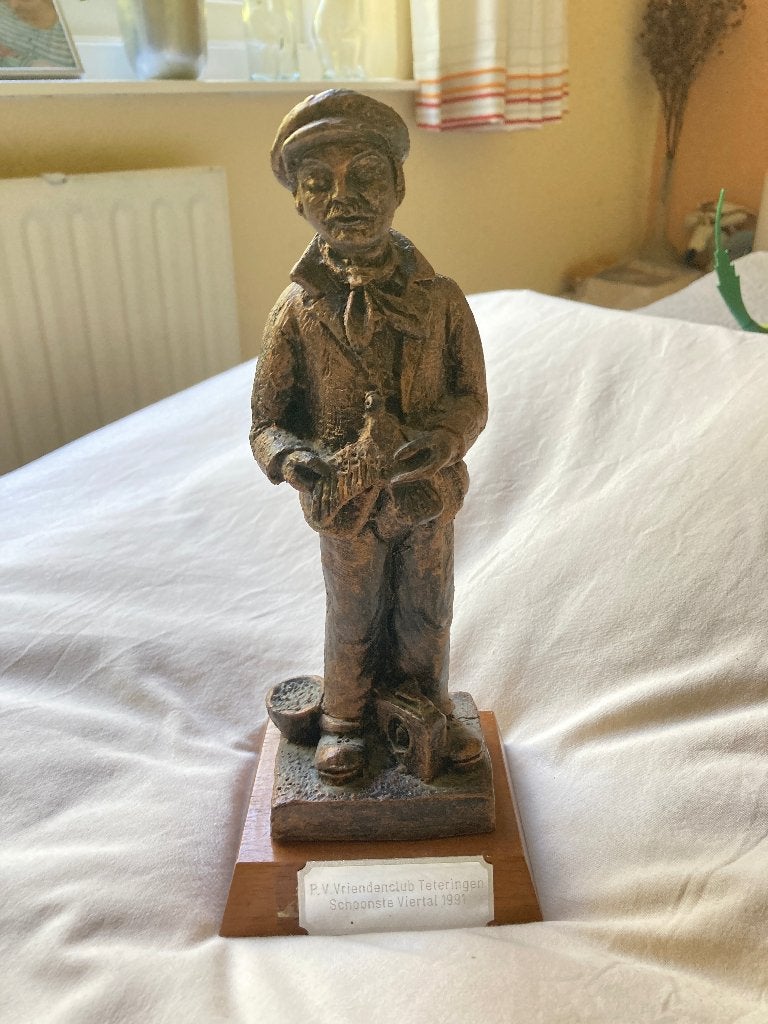 duivenmelker beeldje sport trofee, Ophalen of Verzenden, Gebruikt, Mens