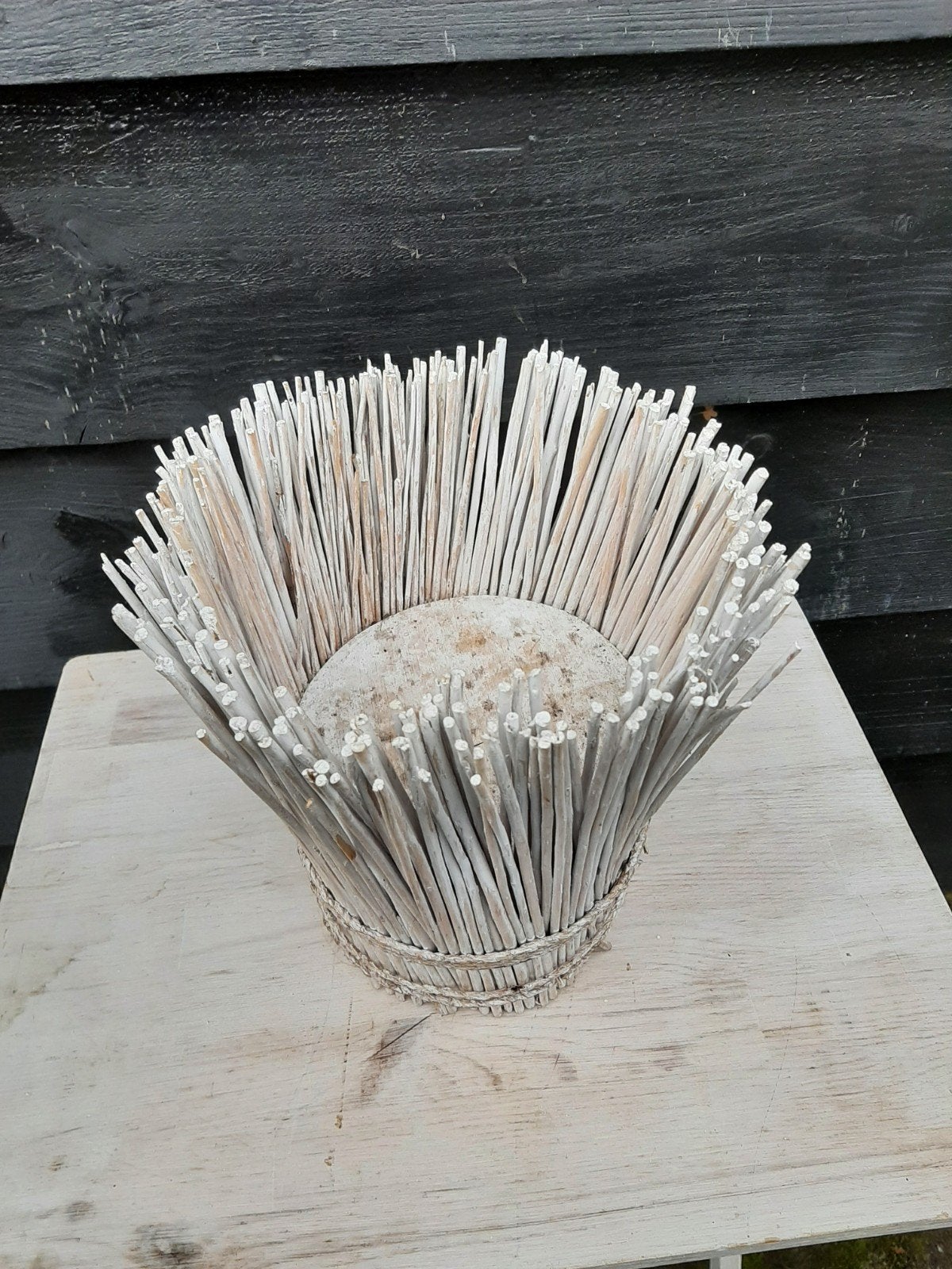 decoratieve bloempot van witte sprieten- wit-beachlook-, Antiek en Kunst, Ophalen of Verzenden