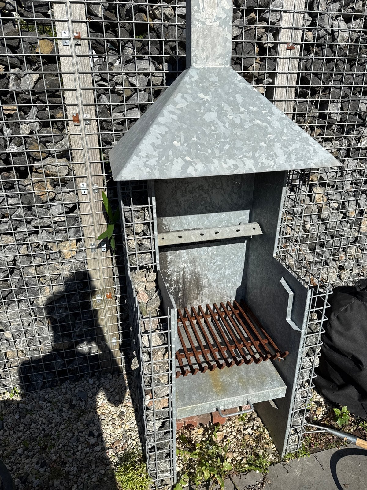 Robuuste BBQ met schoorsteen, Tuin en Terras, Ophalen, Gebruikt