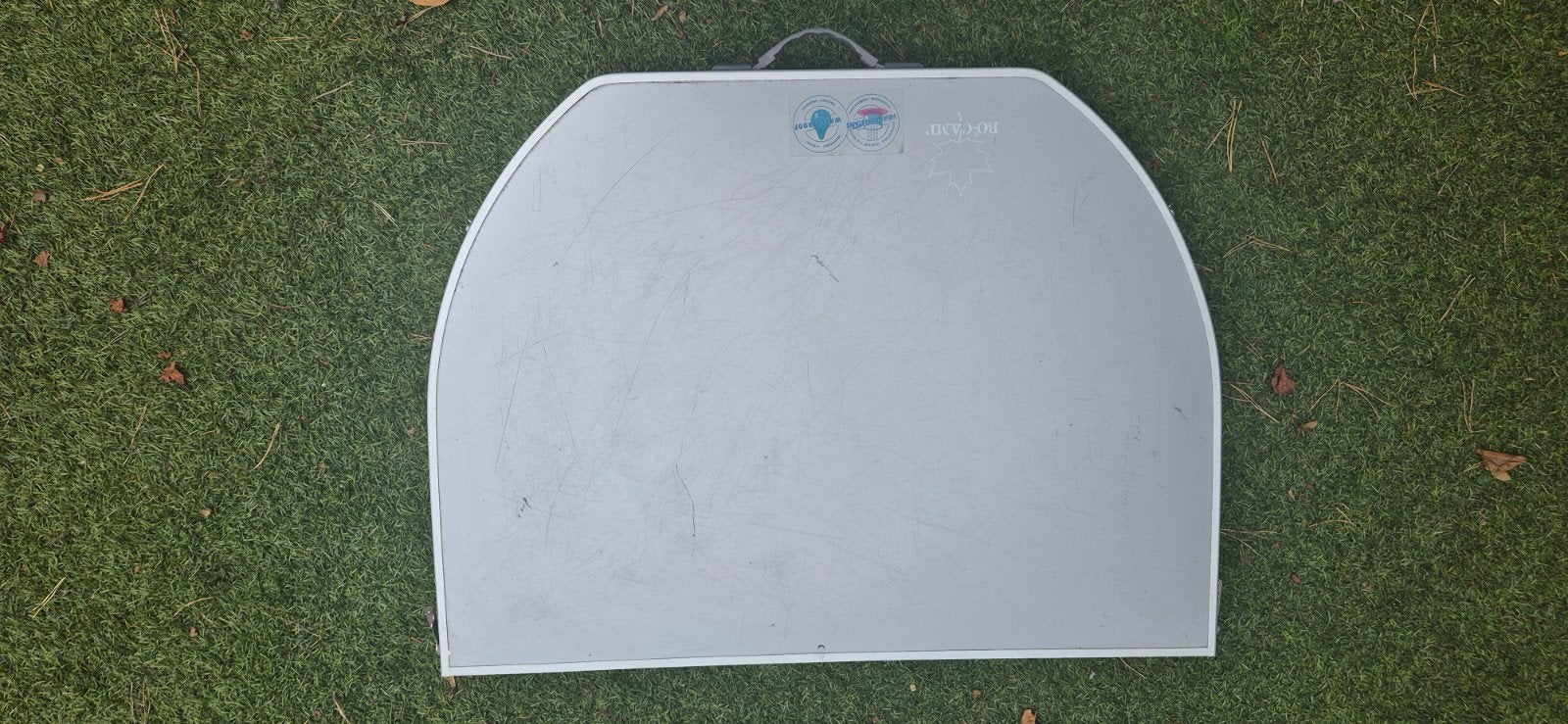 Opvouwbare campingtafel met gebruikerssporen, Ophalen, Gebruikt, Campingtafel