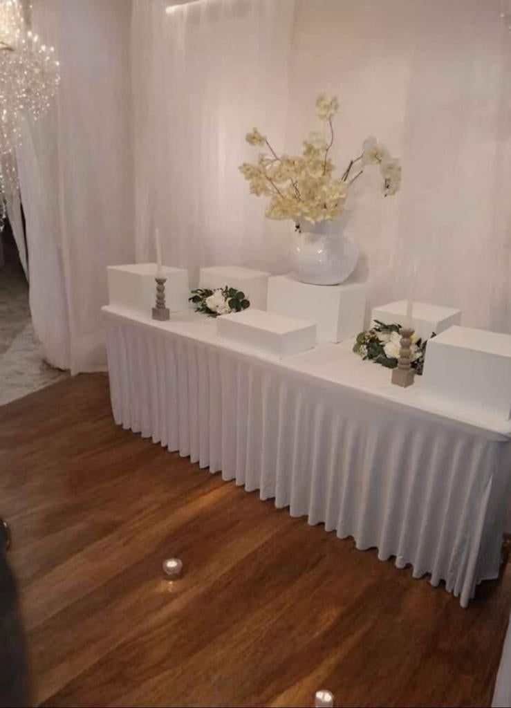 Te huur Buffettafel met verhogers., Huis en Inrichting, Overige materialen, 50 tot 100 cm, 150 tot 200 cm, Tot twee personen