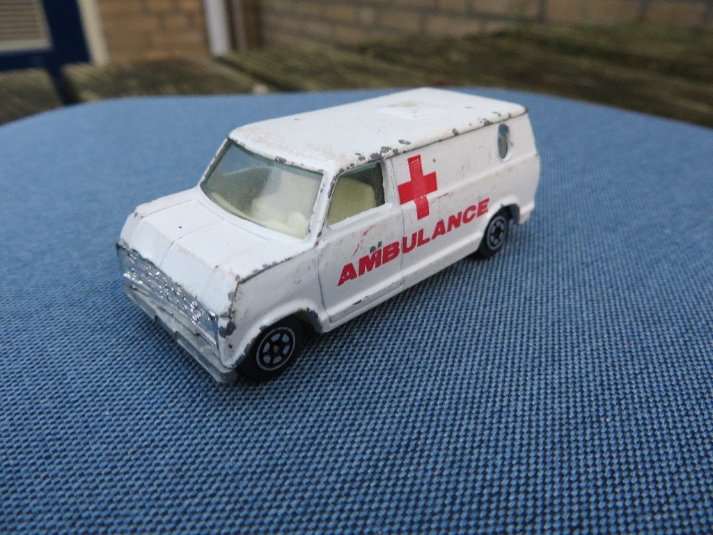 Universal Studios Ford Econoline Ambulance (Yatming), Ophalen of Verzenden, Gebruikt, Auto