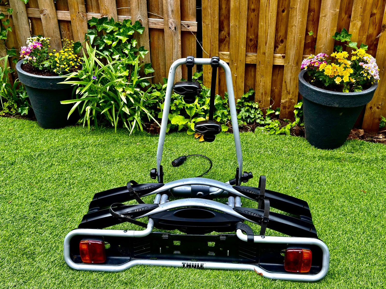 Thule Fietsendrager kantelbaar, Auto diversen, Fietsendragers, Gebruikt, Trekhaakdrager, 2 fietsen, Brede banden, Elektrische fiets
