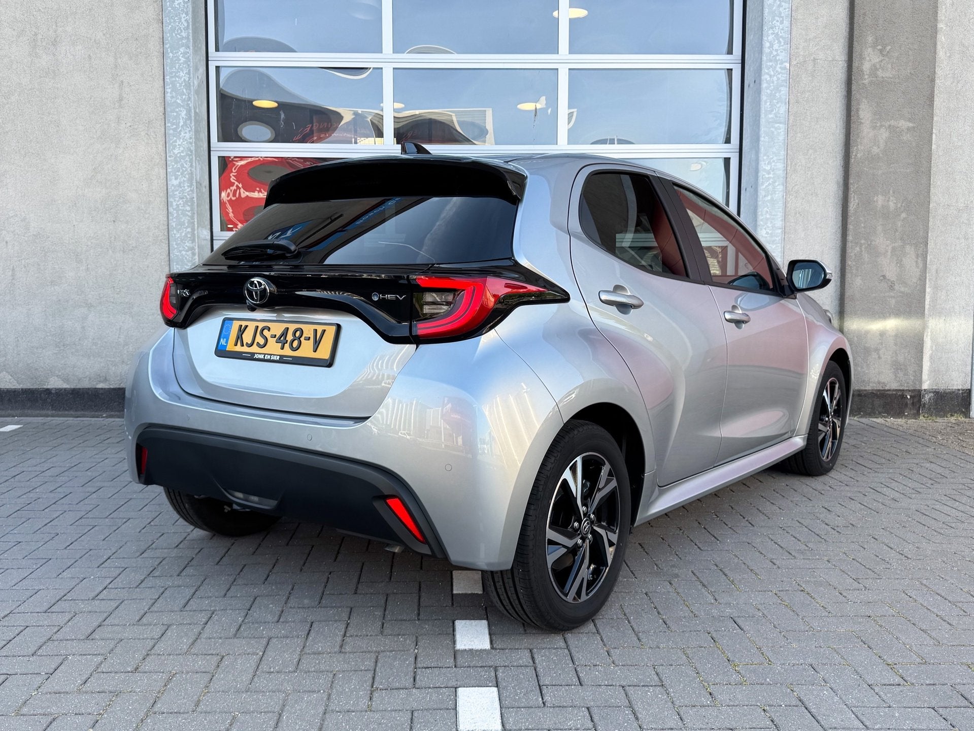 Toyota Yaris 1.5 Hybrid 115 Dynamic Comfort|Parkeersensoren|, Gebruikt, Euro 6, 1490 cc, Hybride Elektrisch/Benzine