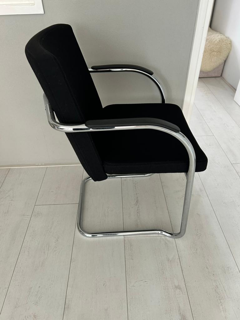 Buisframe stoel merk “lande” VAST 20€, Huis en Inrichting, Ophalen, Zwart, Zo goed als nieuw, Metaal