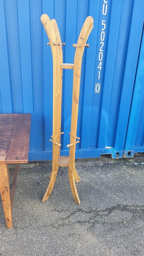 Houten kapstok in de vorm van ski's, Gebruikt, Ophalen of Verzenden, Staande kapstok, 150 tot 200 cm