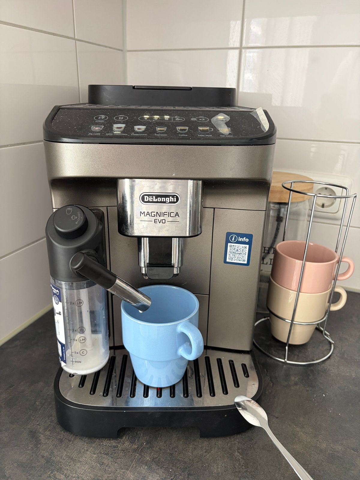 De’Longhi Magnifica Evo Volautomatische Koffiemachine, Ophalen of Verzenden, Zo goed als nieuw, Koffiemachine, Koffiebonen