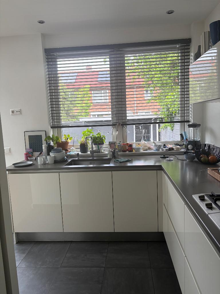 Complete keuken, Huis en Inrichting, Keuken | Complete keukens, Gebruikt, Hoekkeuken, Wit, Composiet, Greeploos, Hoogglans of Gelakt