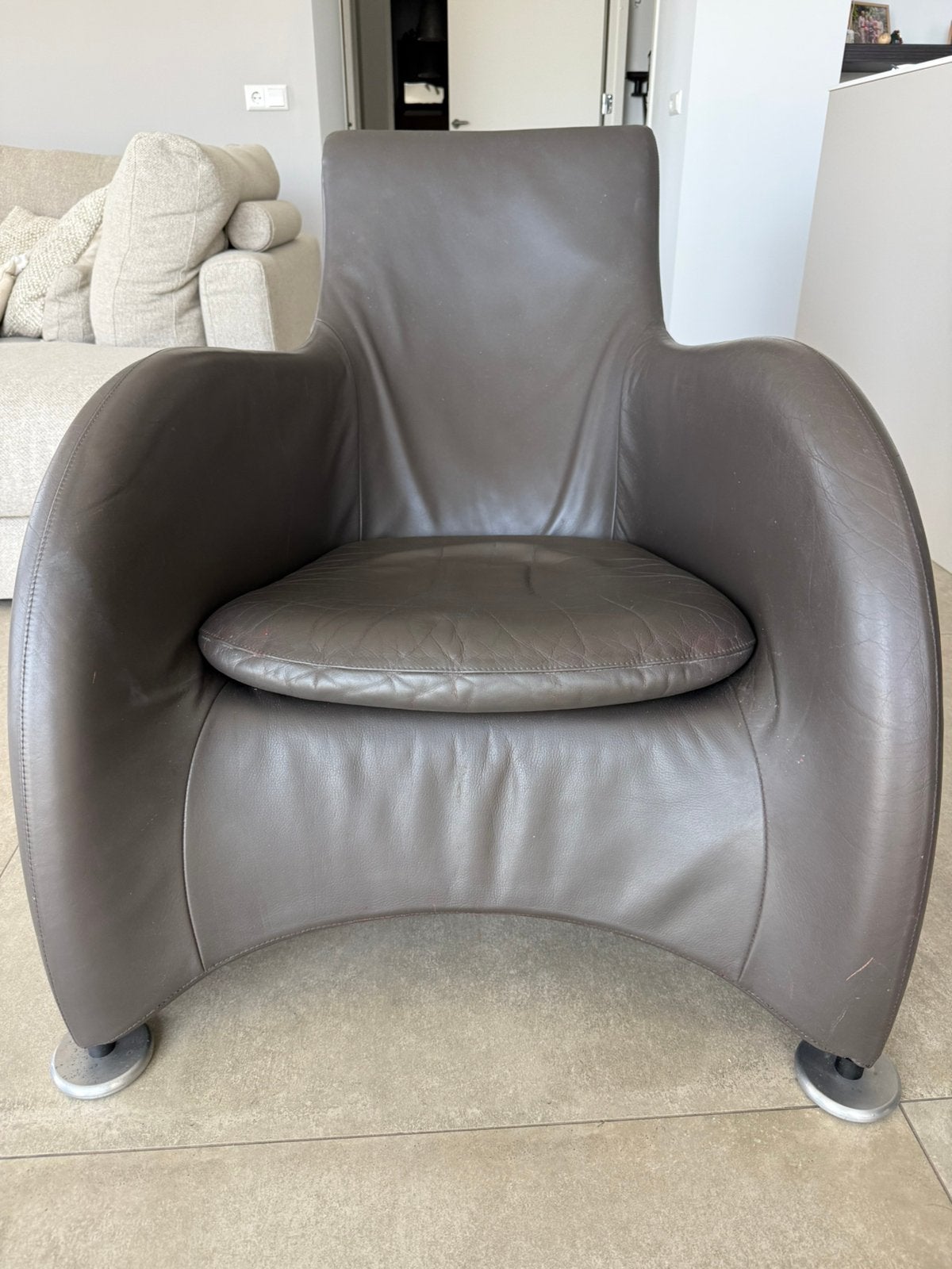 Montis Loge stoel Kleur Grijs Taupe, Huis en Inrichting, Fauteuils, Zo goed als nieuw, Leer, 50 tot 75 cm, 100 tot 125 cm, Ophalen