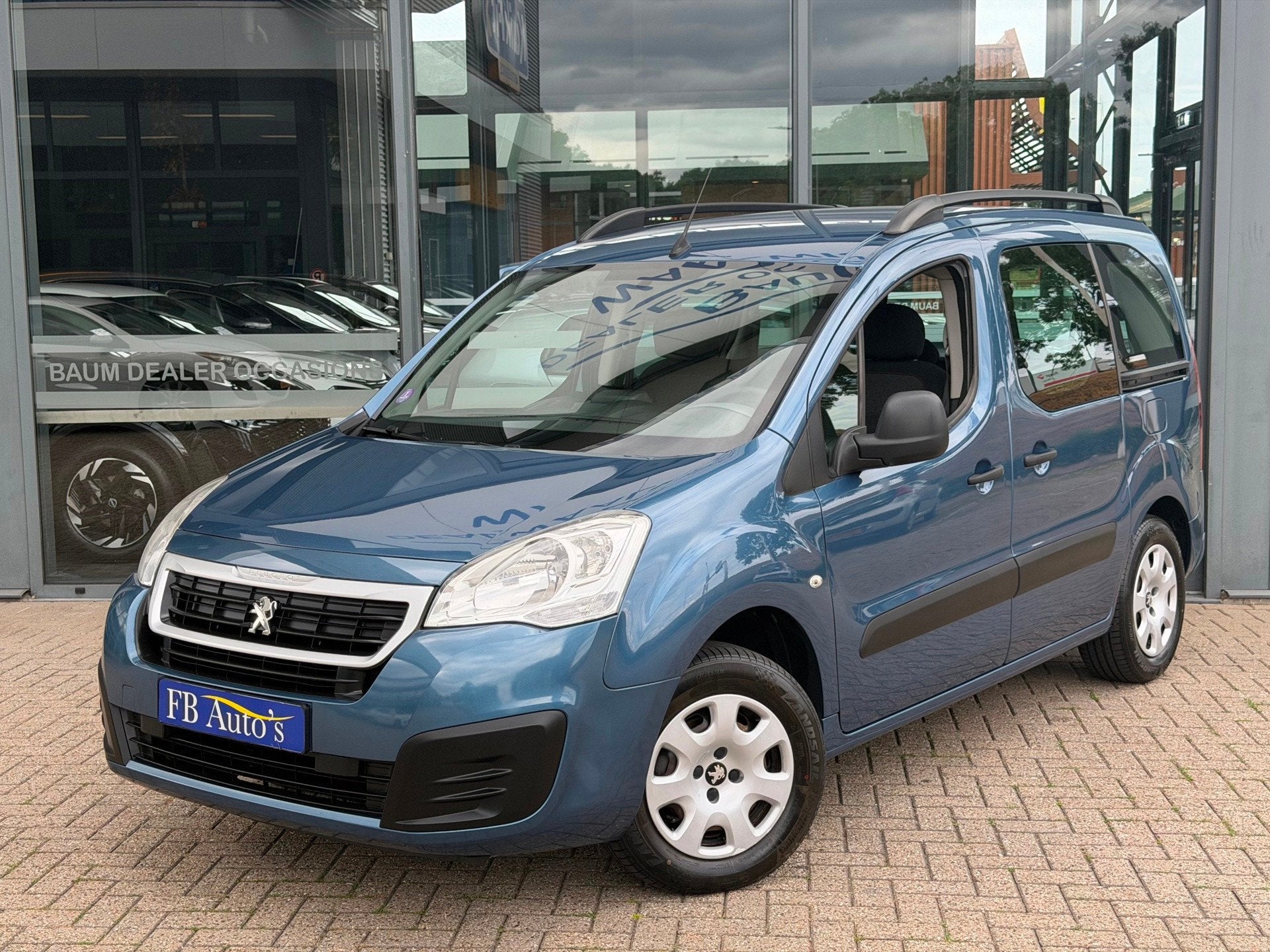 Peugeot Partner Tepee 1.2 PureTech Active Airco Cruise Navi, Auto's, Peugeot, Voorwielaandrijving, Stof, Gebruikt, 1199 cc