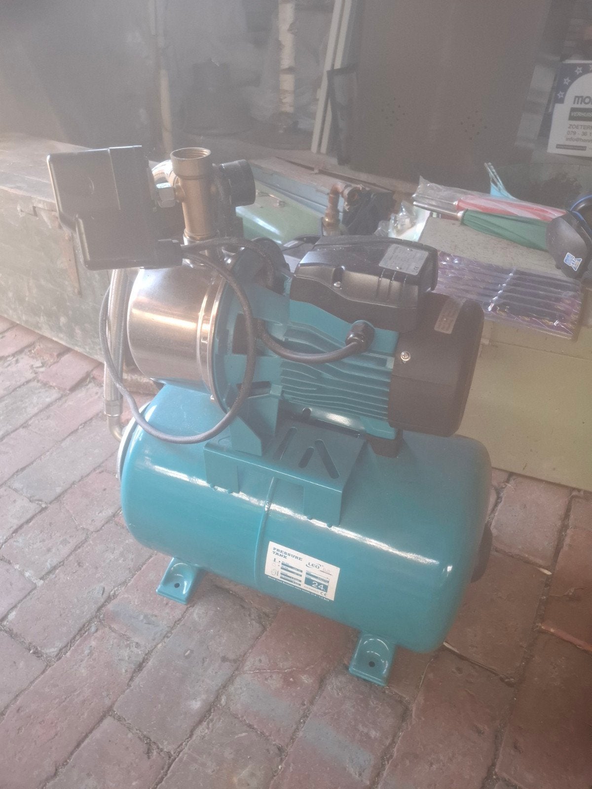 Hydrofoorpomp 24 L, Ophalen of Verzenden, Zo goed als nieuw, Minder dan 200 liter/min, 6 tot 10 bar