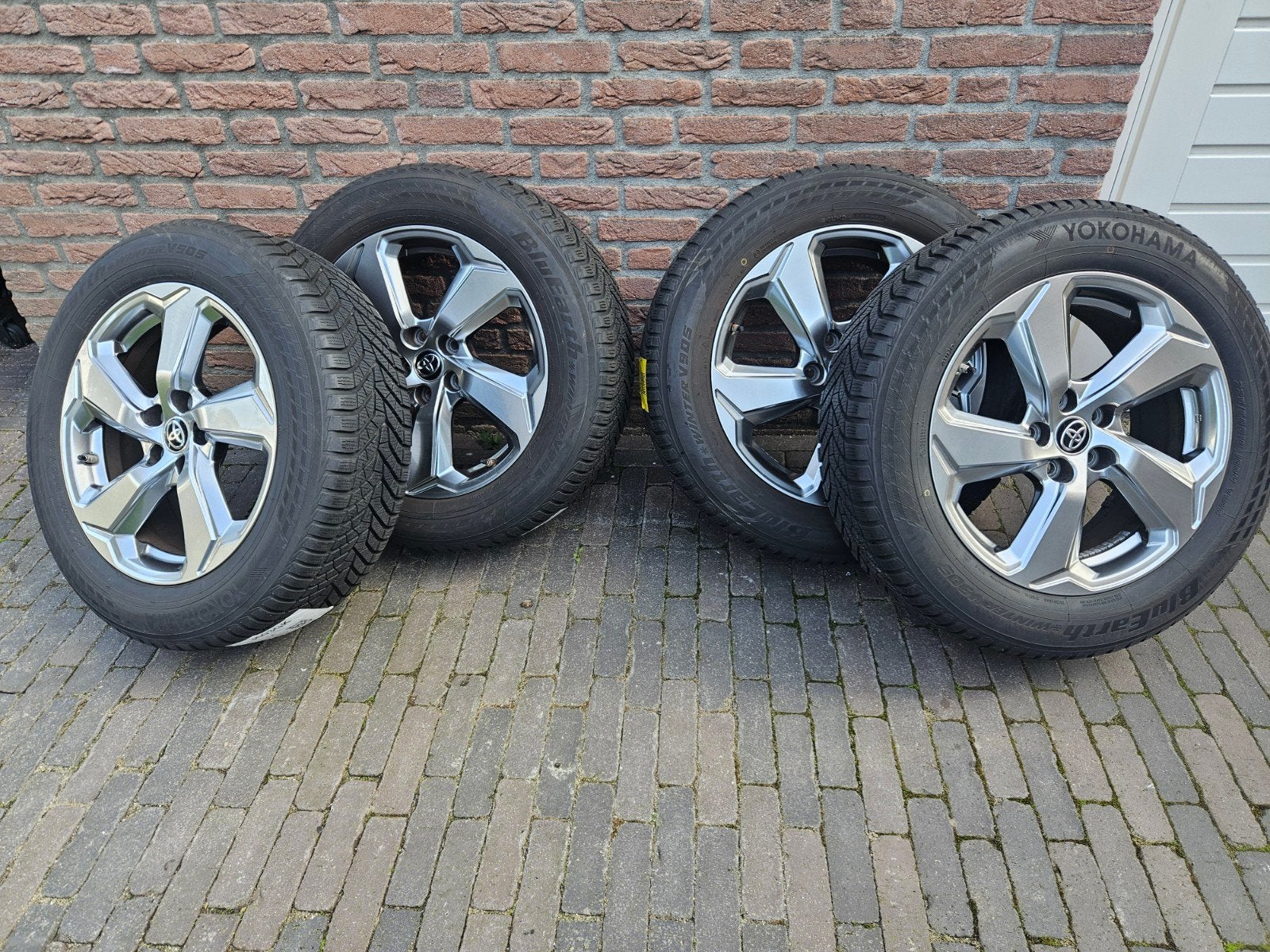 Originele Toyota velgen + winterbanden met tmps., Ophalen, 18 inch, Gebruikt, Banden en Velgen