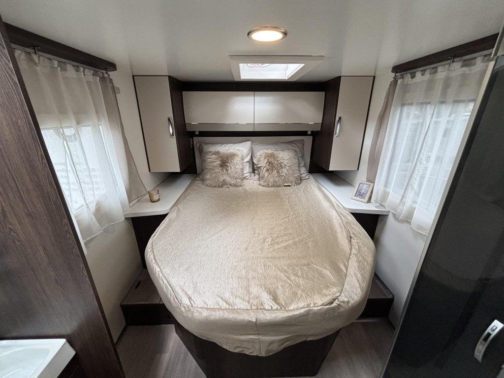 Benimar Tessoro T 494 AUTOMAAT QUEENSBED+HEFBED DAKAIRCO, Caravans en Kamperen, Automaat, Ringverwarming, Ford, Bedrijf
