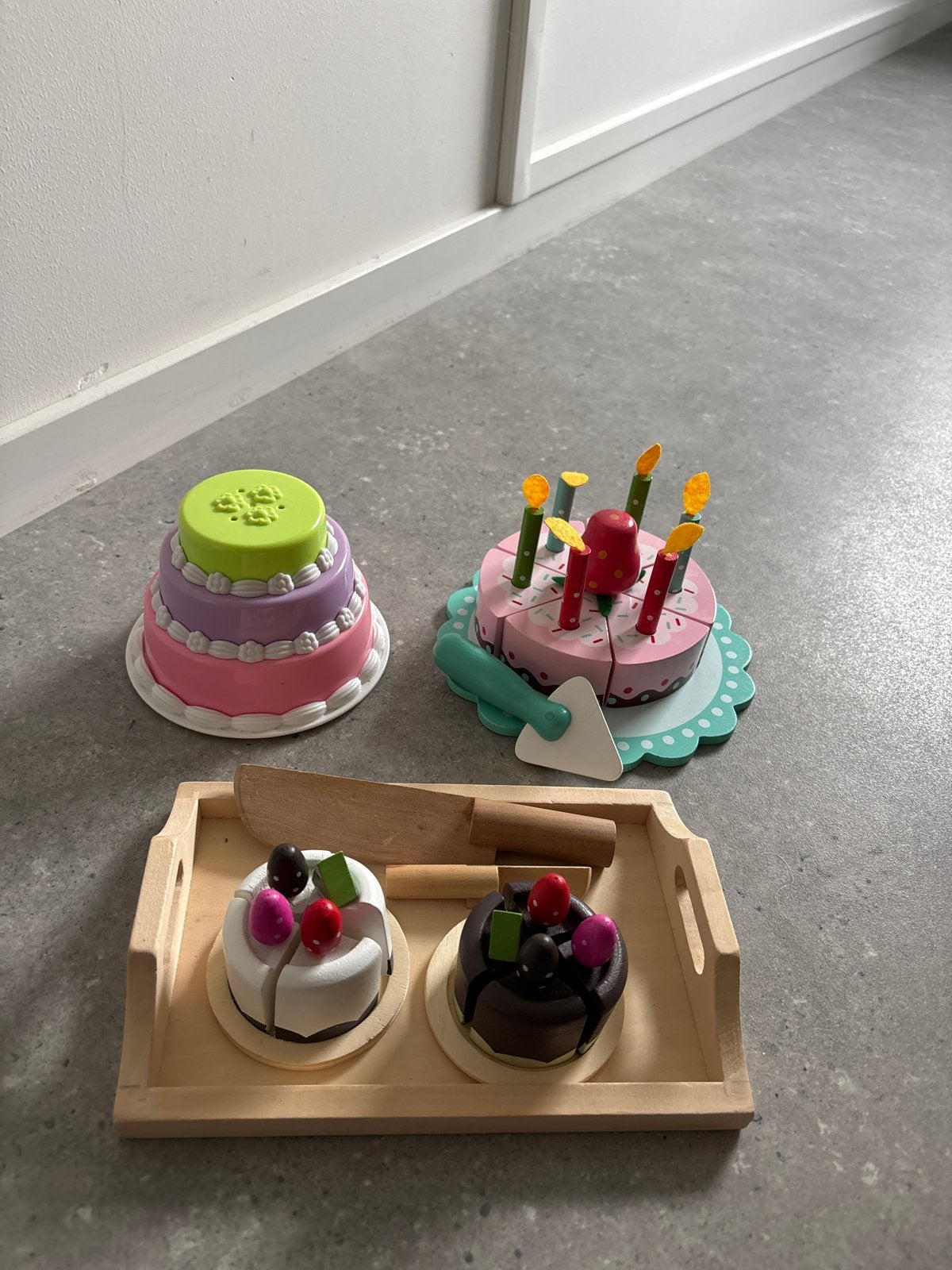 Houten en plastic speeltaarten set, Ophalen of Verzenden, Gebruikt, Overige typen