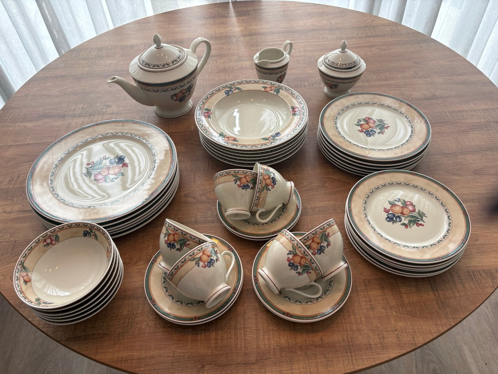 Compleet servies met fruitmotief - 6 personen, Huis en Inrichting, Keuken | Servies, Ophalen, Keramiek, Landelijk/Boerenbont, Zo goed als nieuw