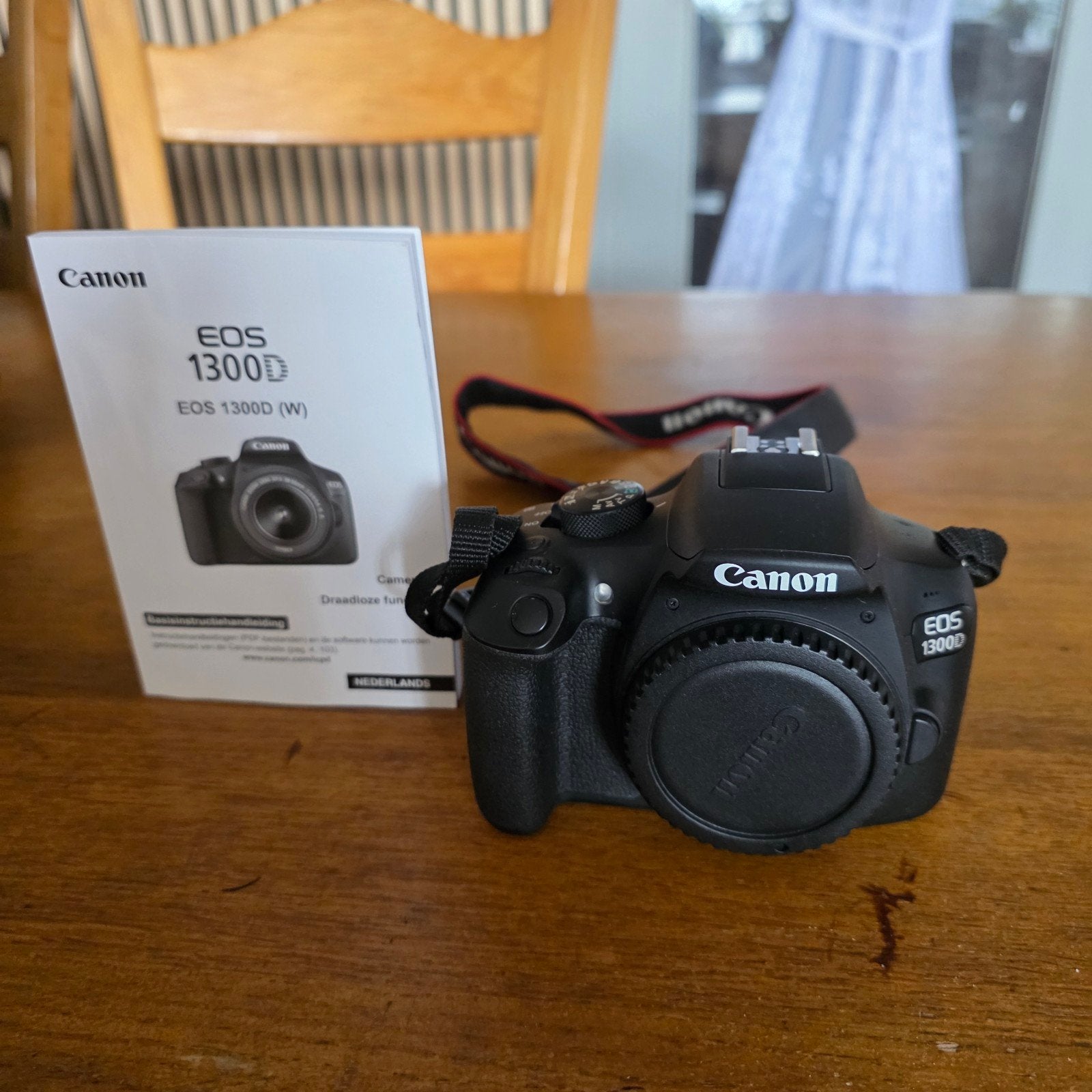 Canon EOS 1300D met 18-55mm en 75-300mm lenzen, Audio, Tv en Foto, Fotografie | Lenzen en Objectieven, Zo goed als nieuw, Canon EF