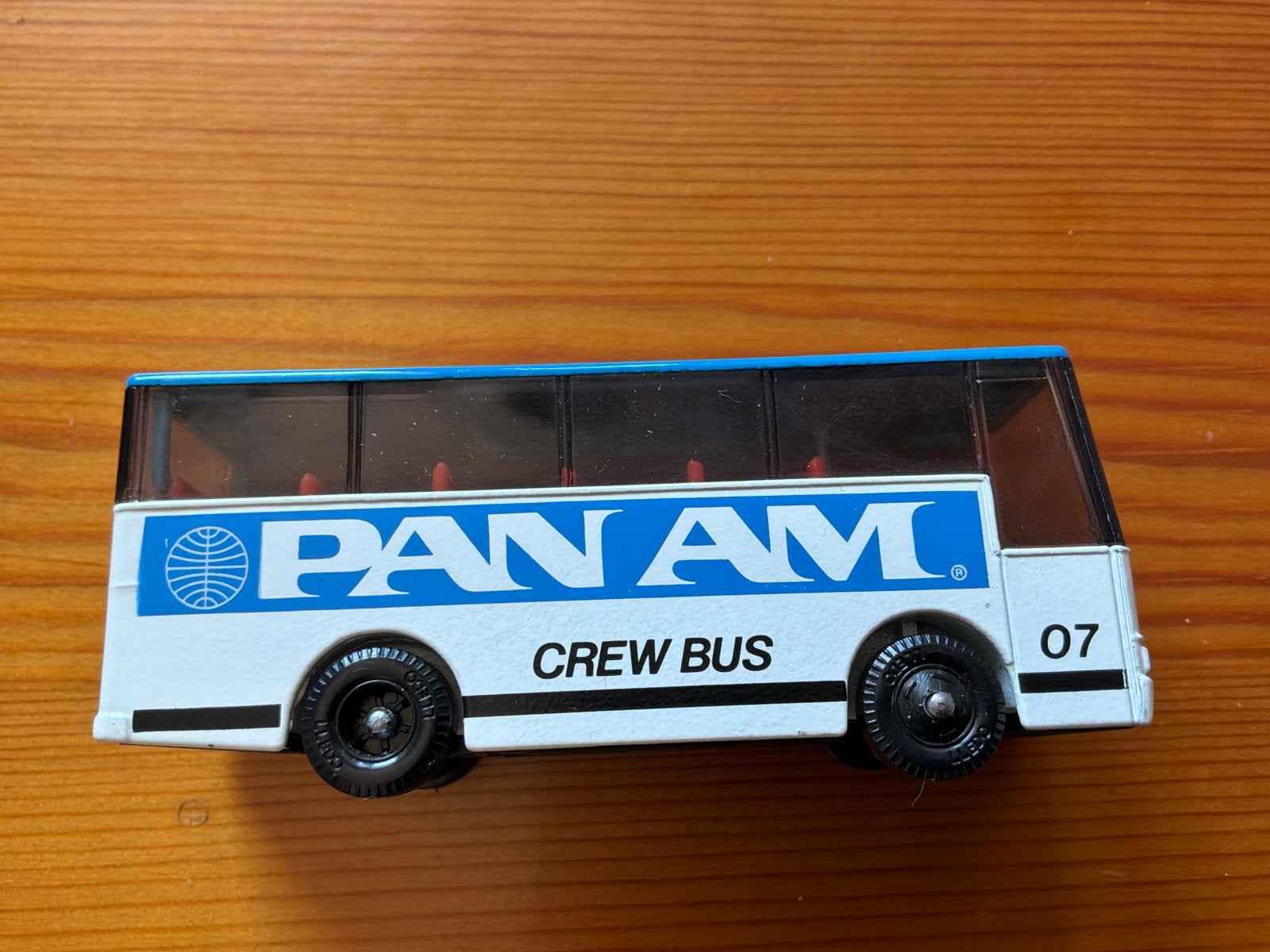 Lledo Pan Am Crew Bus (Made in England), Ophalen of Verzenden, Nieuw