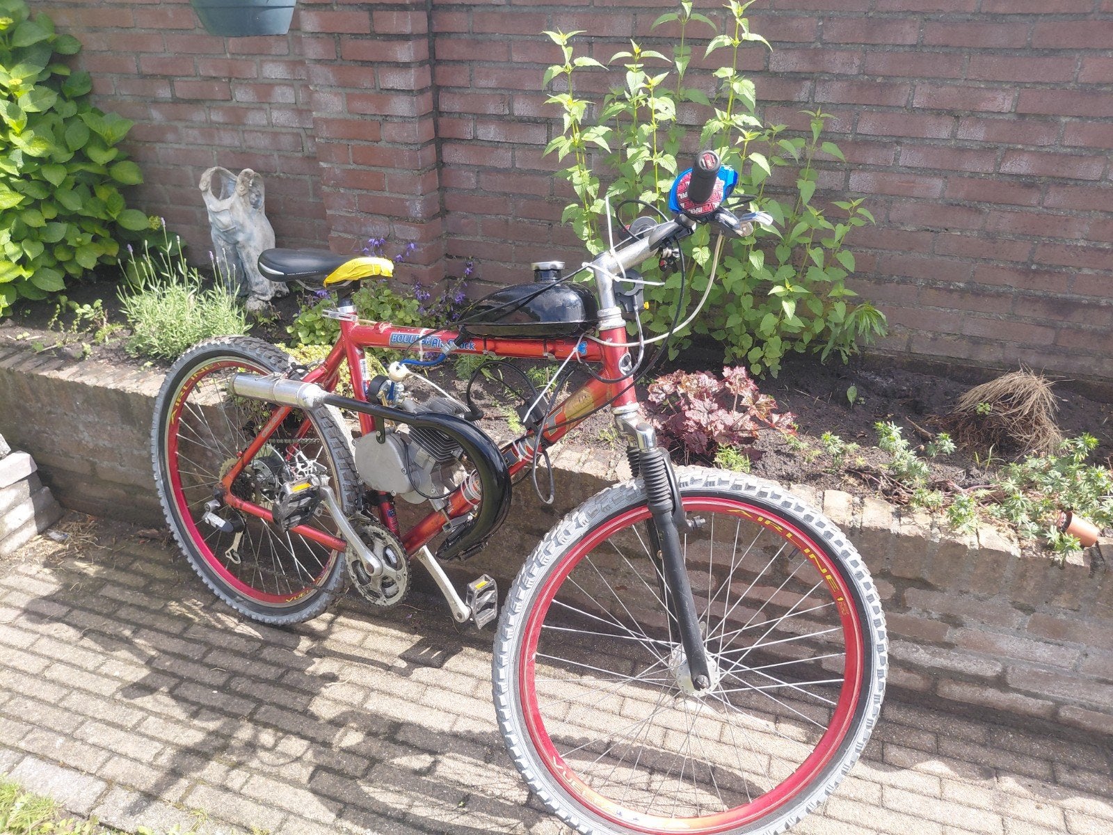 Gemotoriseerde fiets met snelgas en expansie uitlaat, Zo goed als nieuw, Benzine, Ophalen, Overige merken
