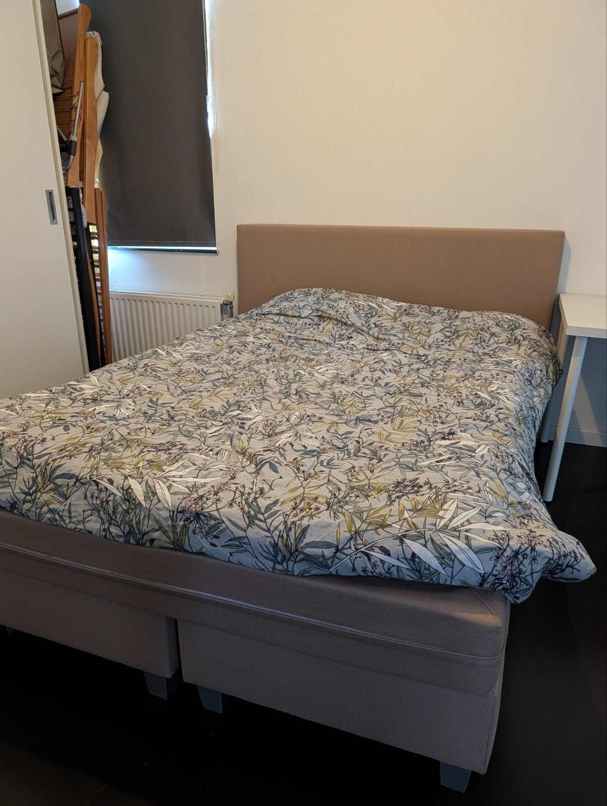 Boxspring beige 140x200 cm met topper (ophalen in Den Bosch), Ophalen, Gebruikt, Beige, Tweepersoons