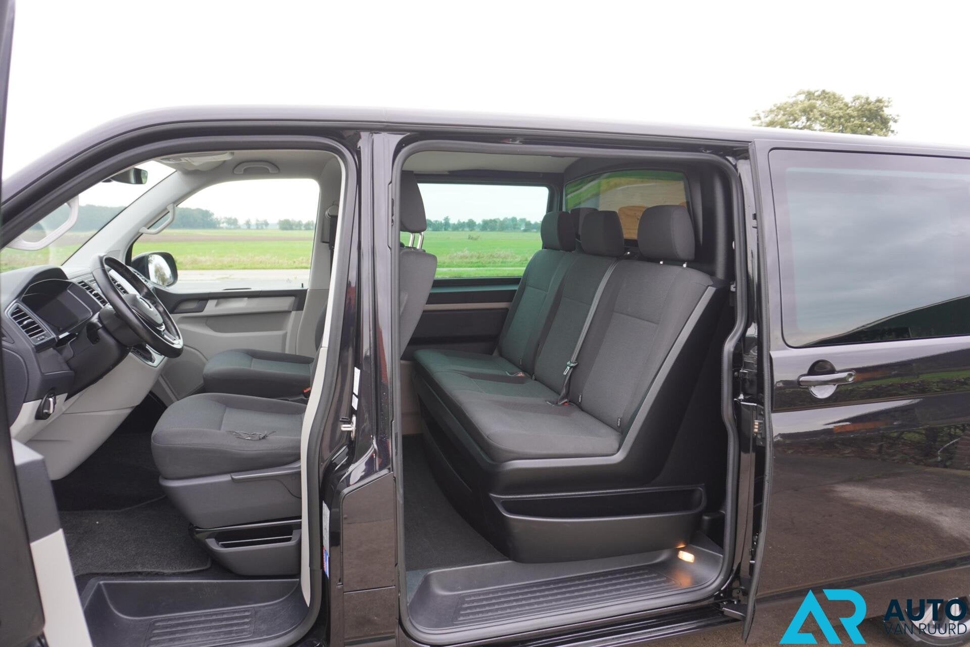 Volkswagen Transporter 2.0 TDI L2H1 DC * LED * MARGE * LUXE, Stof, Gebruikt, 4 cilinders, 150 pk