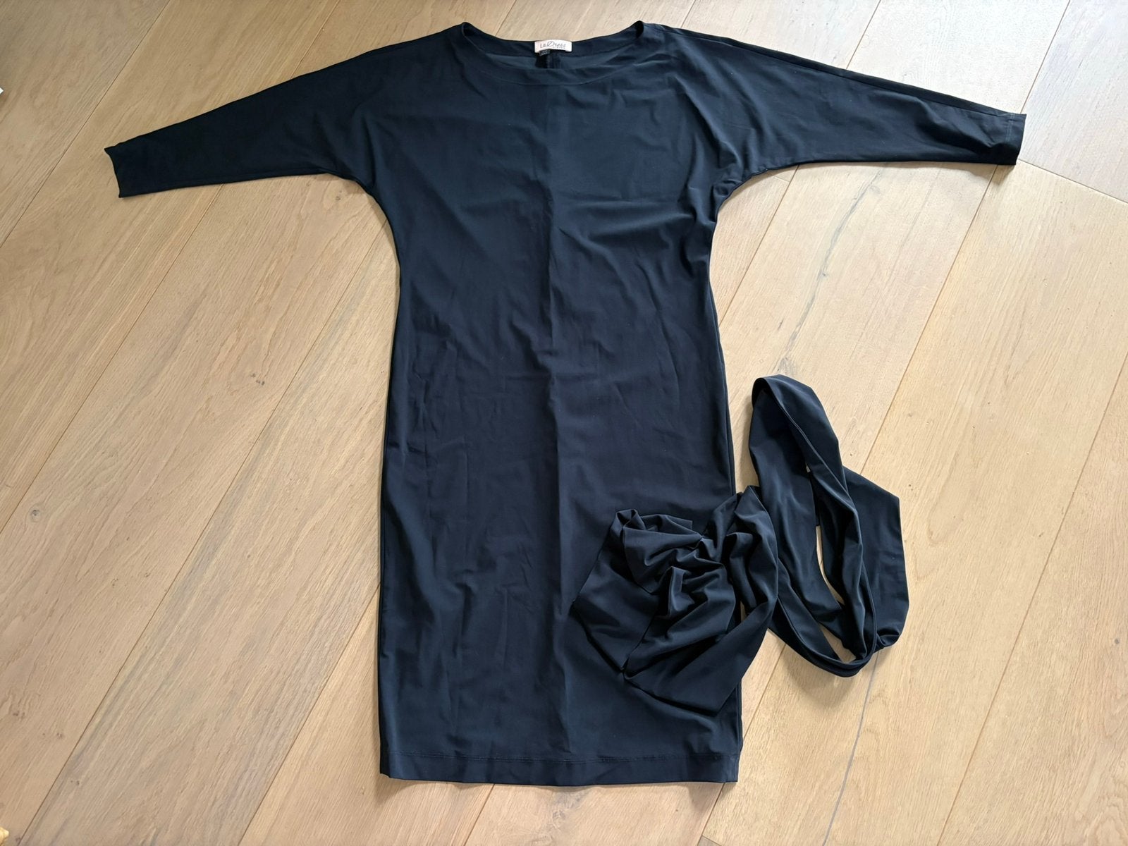 La Dress by Simone jurk mt XXS, Verzenden, Zwart, Nieuw, Knielengte