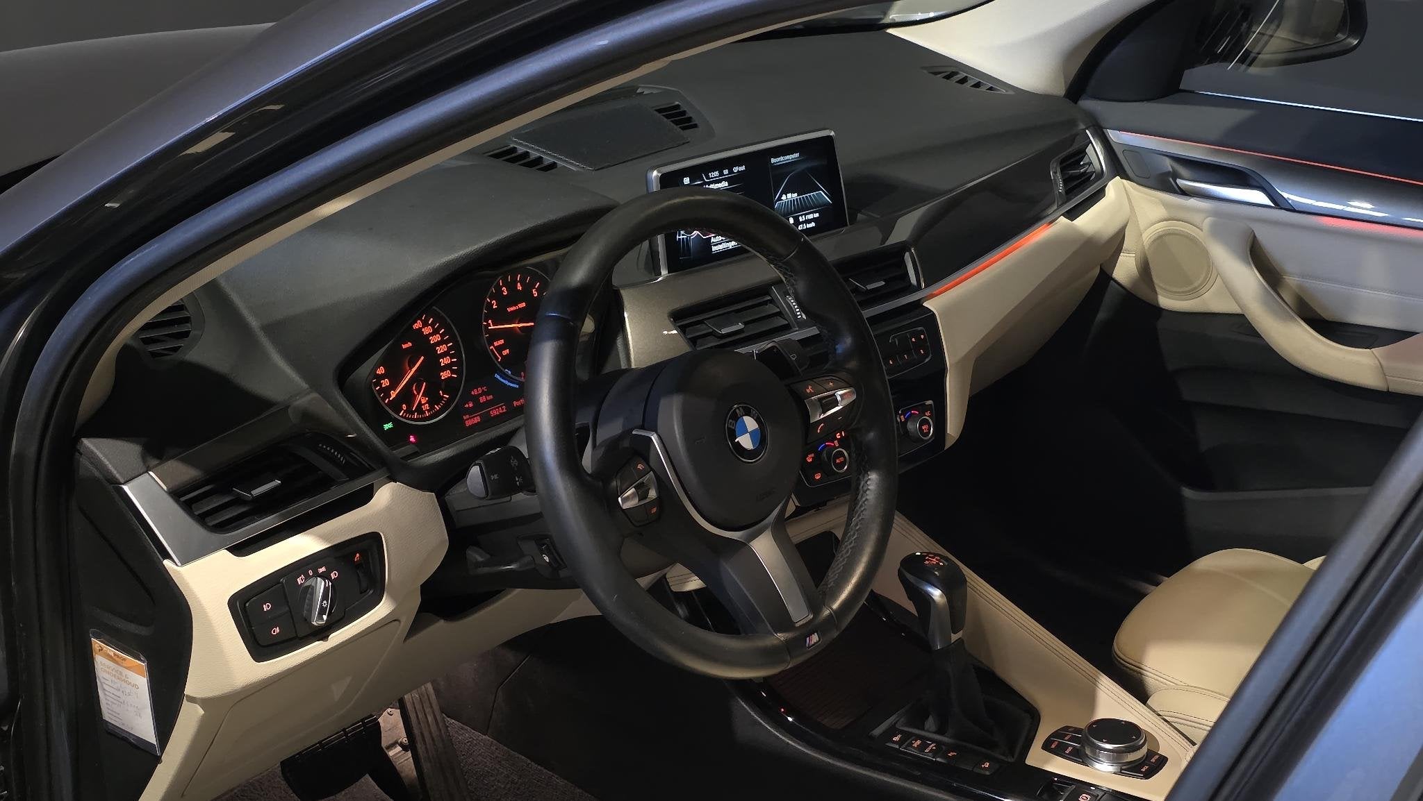 Foto 4 van BMW X1 xDrive20i Executive | Panorama | Hud | Sfeer | Camera