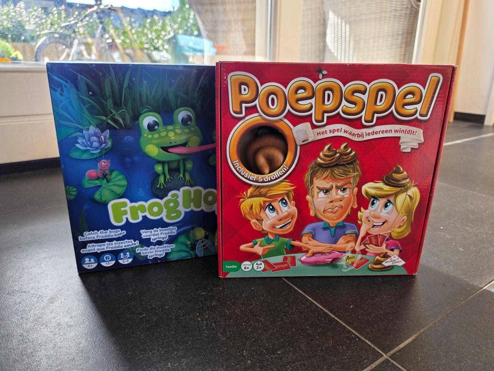 Poepspel en Froghop, Ophalen