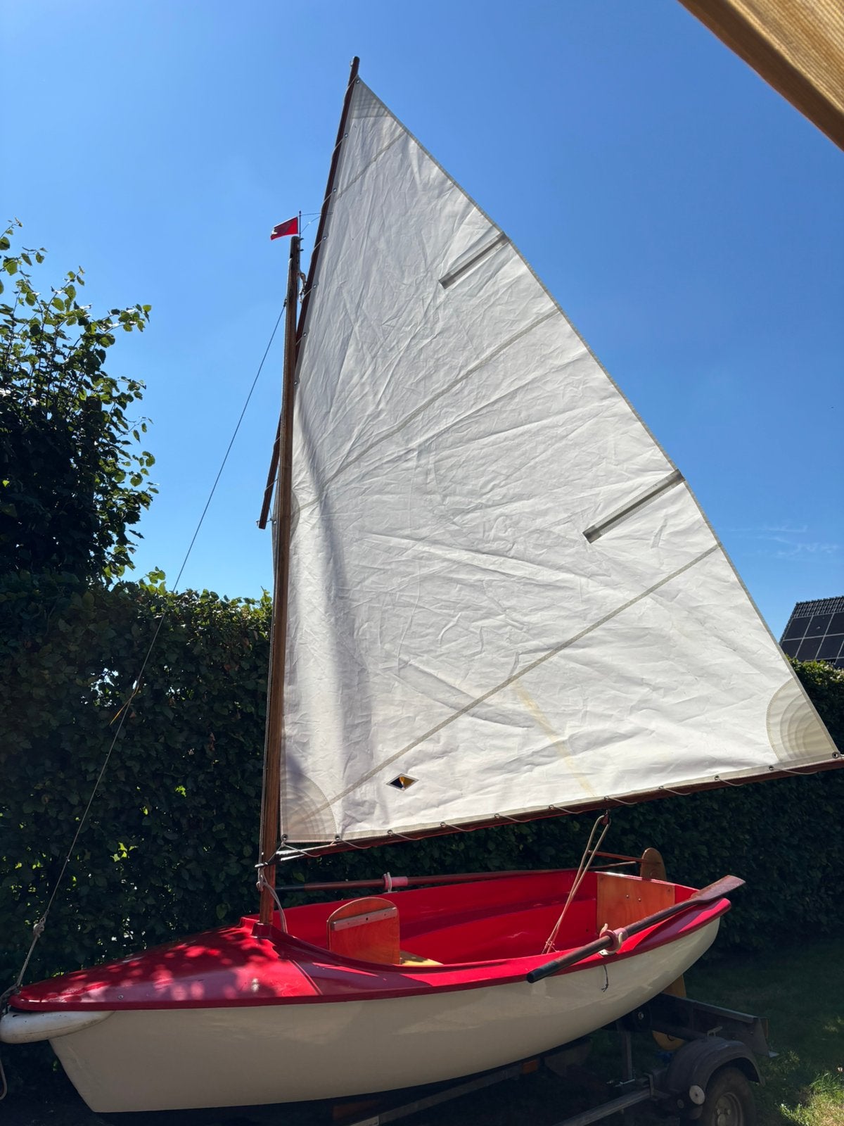 Set: polyester zeilboot met kalf trailer en elektromotor, Ophalen, Gebruikt