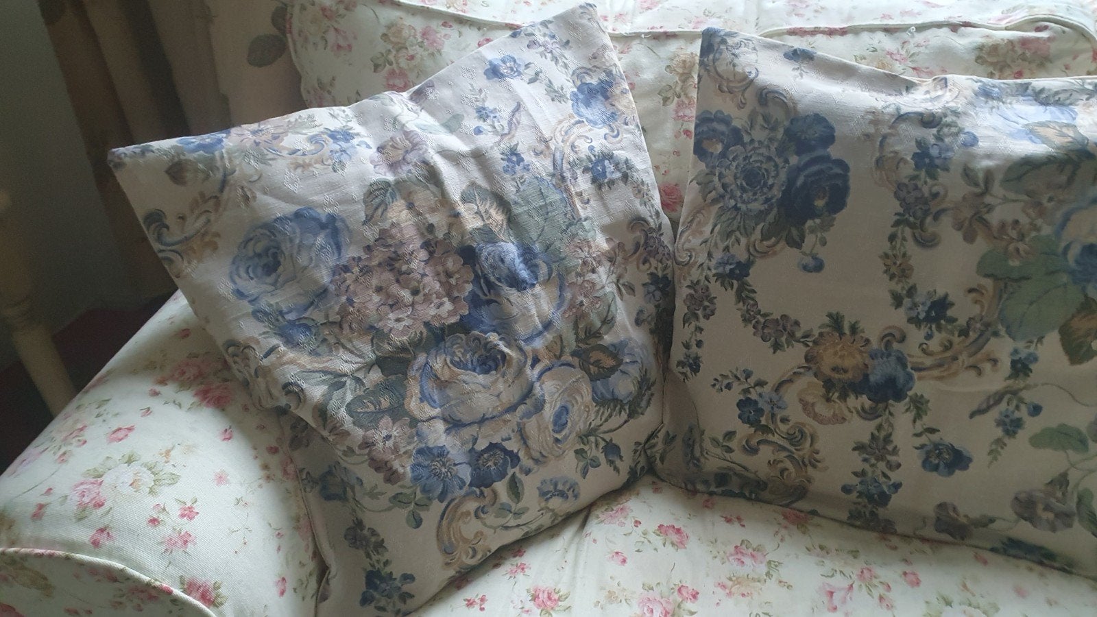 Twee sier kussen hoezen  met laura ashley rozen, Ophalen of Verzenden, Vierkant