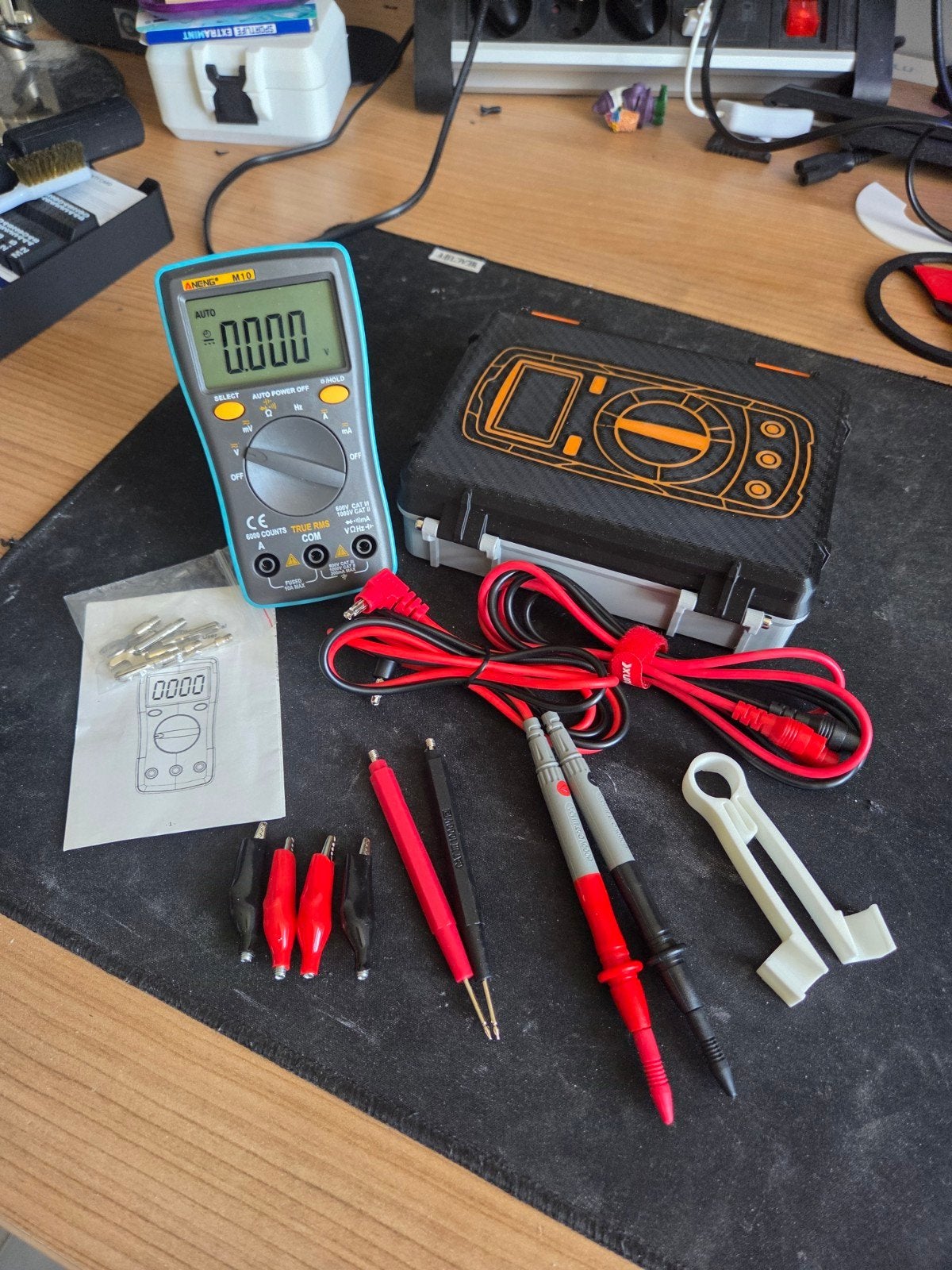 Digitale Multimeter met Koffer en Toebehoren, Ophalen of Verzenden, Zo goed als nieuw, Multimeter