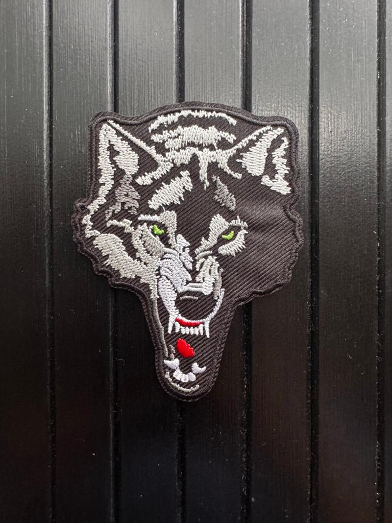 Wolf patch - Stoere geborduurde wolf badge (7,5x10 cm), Ophalen of Verzenden, Nieuw, Plaatje