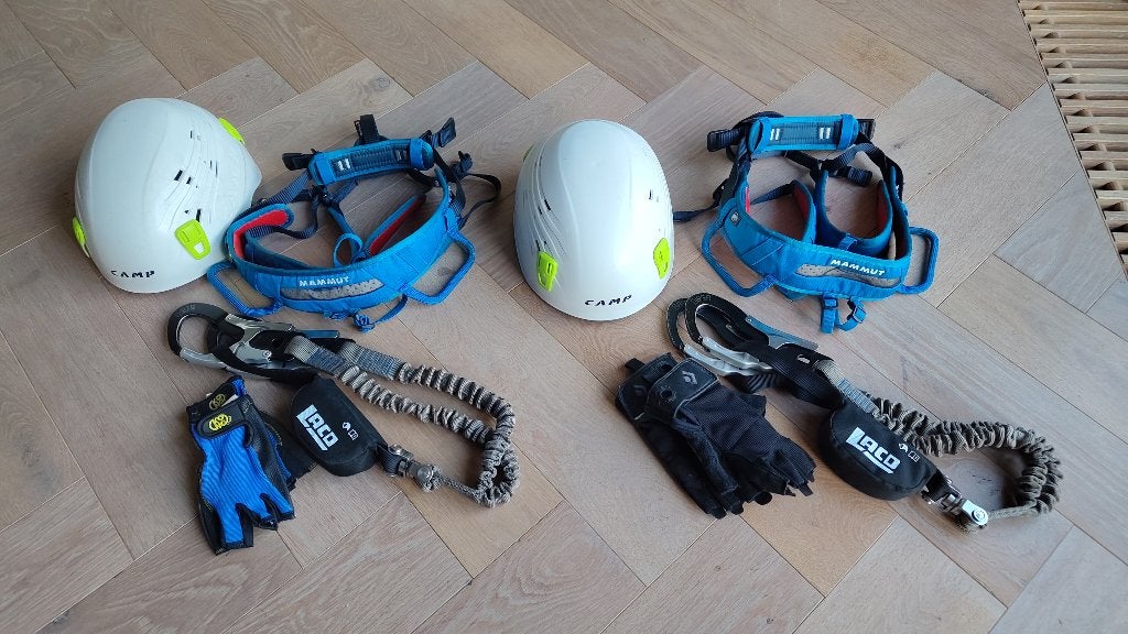 2x Kinder Klimset voor via ferrata - klettersteig 10-15 jaar, Ophalen of Verzenden, Zo goed als nieuw, Klimsport-accessoire