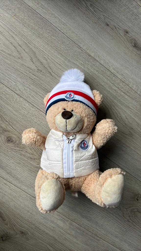 Nieuwe Moncler Teddybeer met muts en jasje, Kinderen en Baby's, Speelgoed | Knuffels en Pluche, Ophalen, Overige merken, Beer
