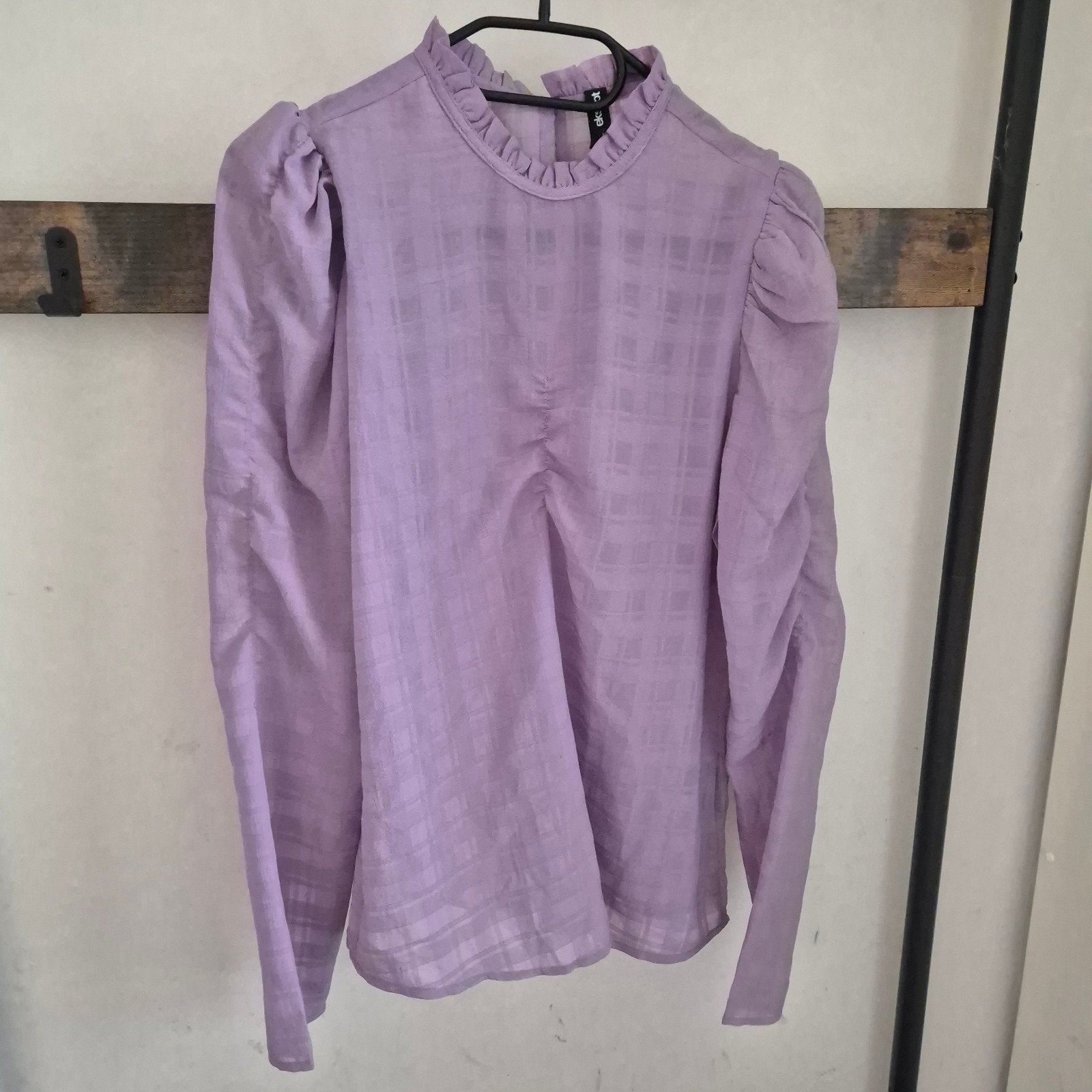 Lila Eksept blouse met pofmouwen en ruffles - Maat M, Maat 38/40 (M), Paars, Ophalen of Verzenden, Zo goed als nieuw