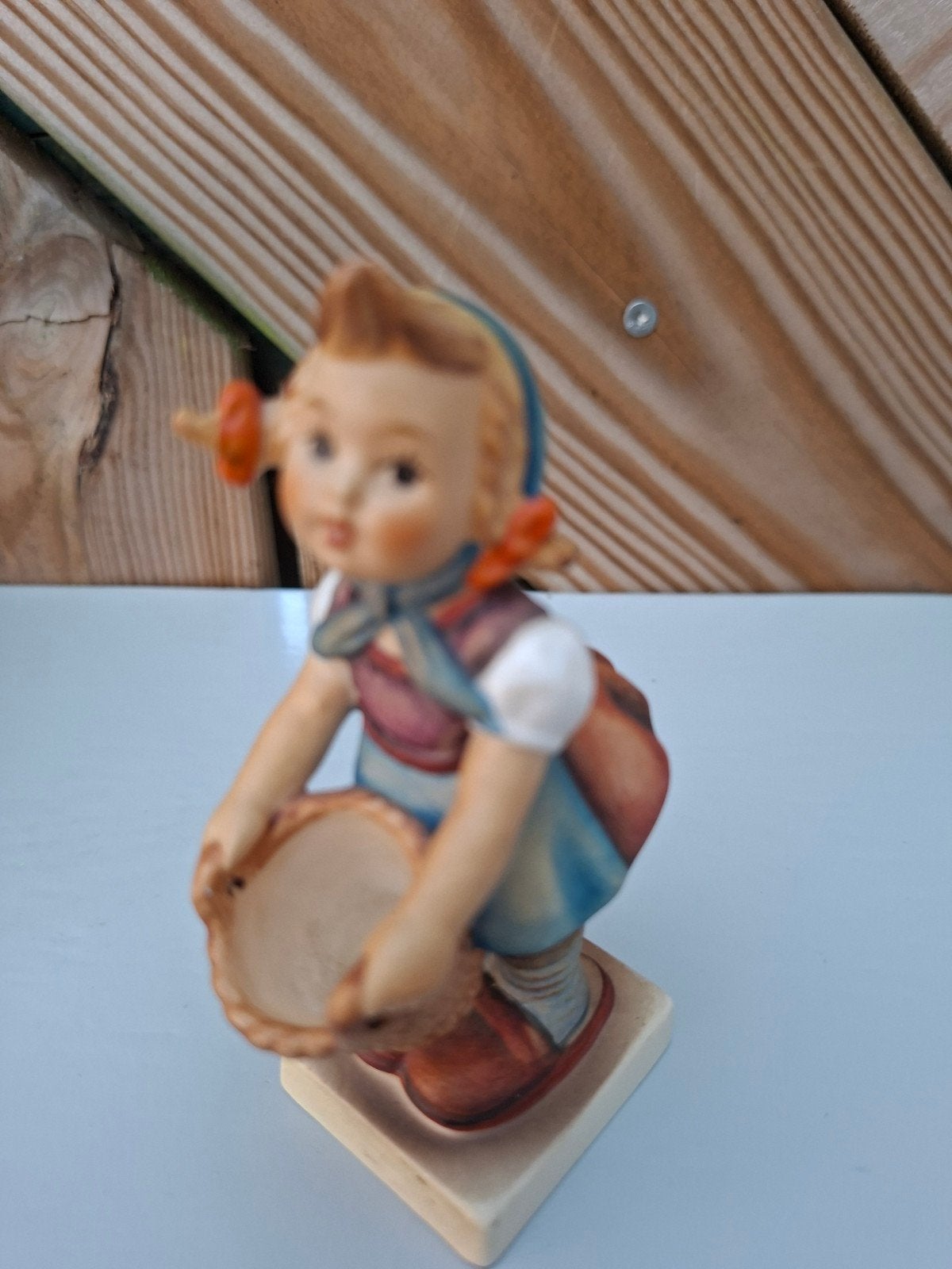 Vintage Hummel beeldje: meisje met mandje, Verzamelen, Beelden en Beeldjes, Ophalen of Verzenden, Gebruikt, Hummel