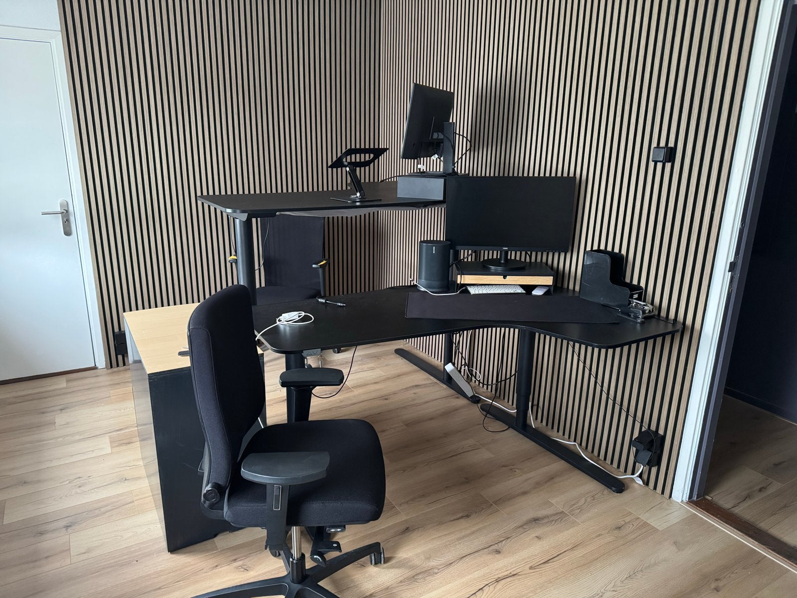Elektrisch Zit-sta bureaus (2x ikea Bekant hoek) en overig, Ophalen, Zwart, Elektrisch, Gebruikt