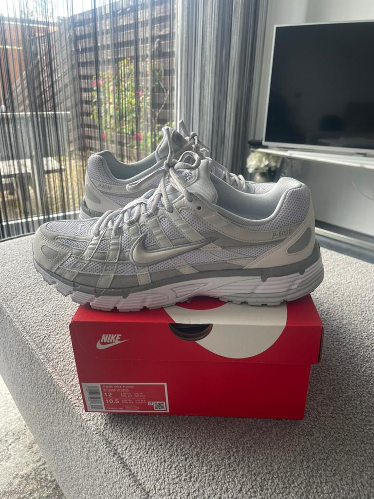 Nike P6000 Summit White / Wolf Grey / Vast Grey maat 44,5, Ophalen of Verzenden, Nieuw, Overige kleuren