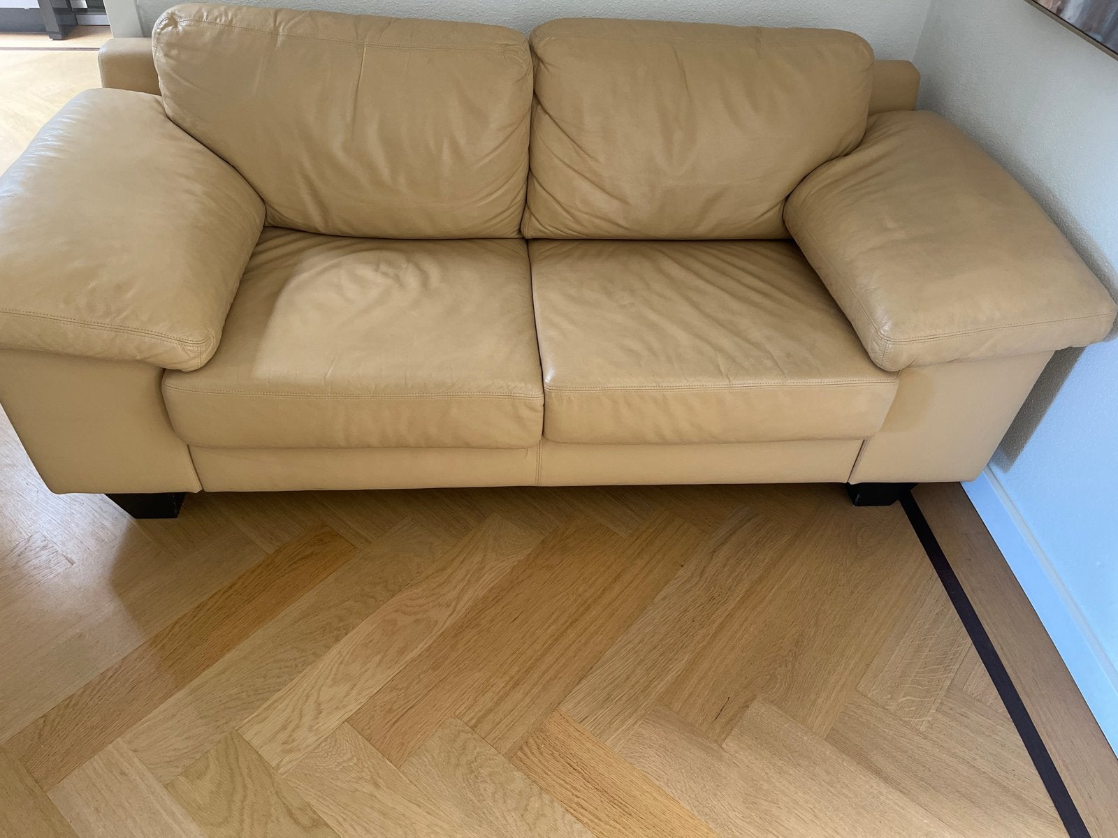 Leren bank 2-zits en 2,5-zits, beige, Ophalen of Verzenden, Zo goed als nieuw, Rechte bank, 200 tot 250 cm