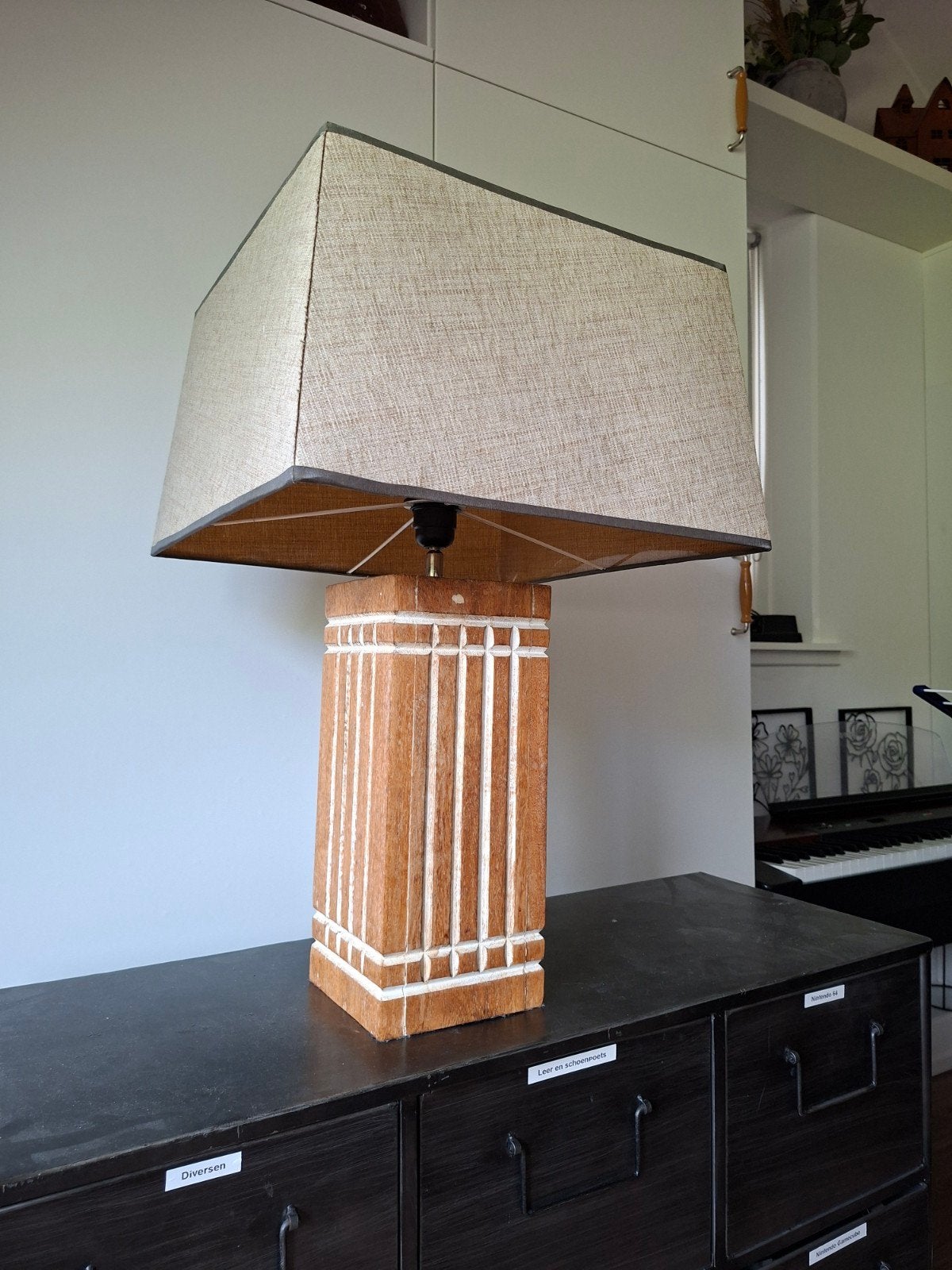 Houten tafellamp met stoffen kap, Beige, Met schakelaar, Gebruikt, Schemerlamp