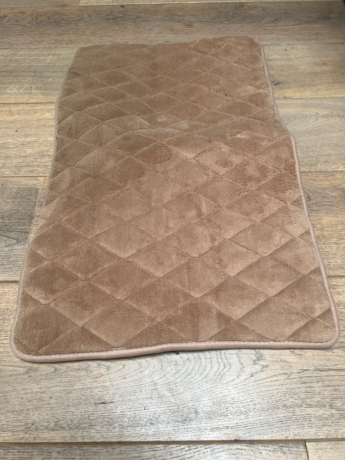 Bruine gewatteerde mat voor in de bench, Dieren en Toebehoren, Ophalen of Verzenden, Nieuw