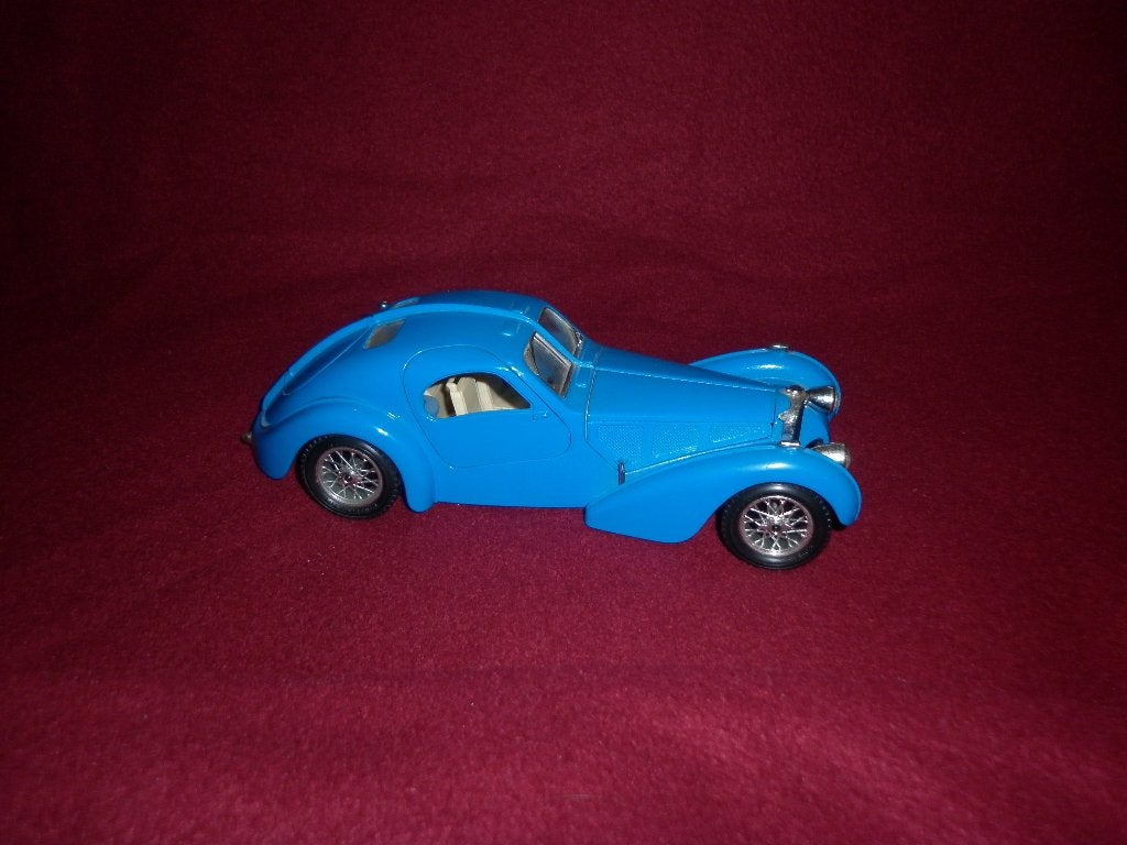 Bugatti Atlantic model-⁠bwjr. 1936 fabrikant Bburago, Ophalen of Verzenden, Zo goed als nieuw, Auto, Bburago