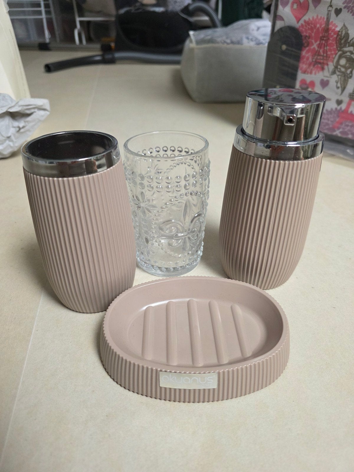 Badkameraccessoires set - Zeepdispenser, tandenborstelhouder, Ophalen of Verzenden, Nieuw, Beige, Zeepdispenser/zeepbakje