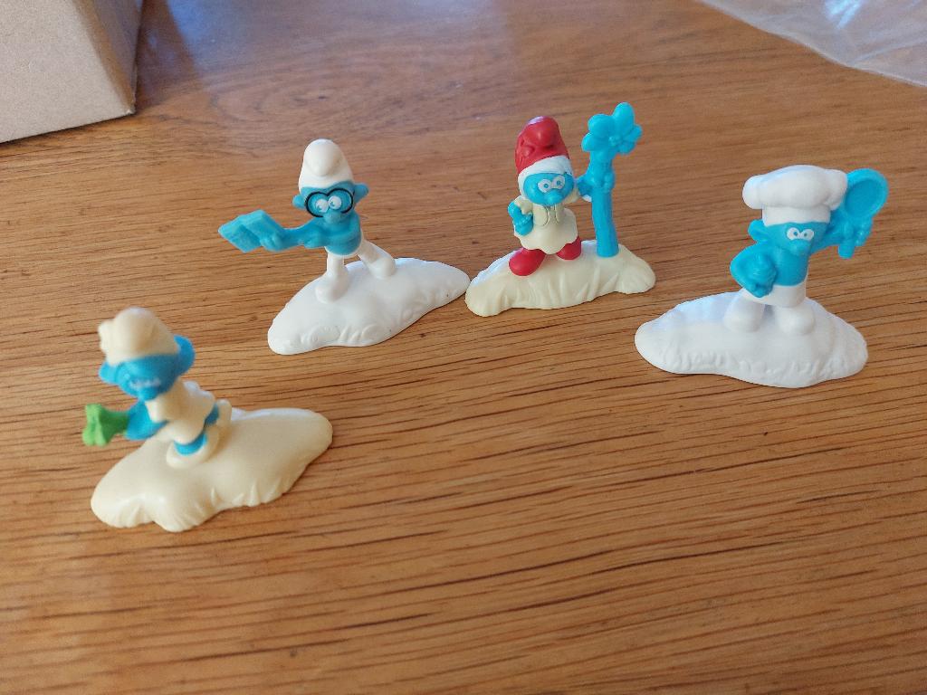 4 smurfen, Verzamelen, Smurfen, Ophalen of Verzenden, Zo goed als nieuw, Verschillende Smurfen, Poppetje, Figuurtje of Knuffel