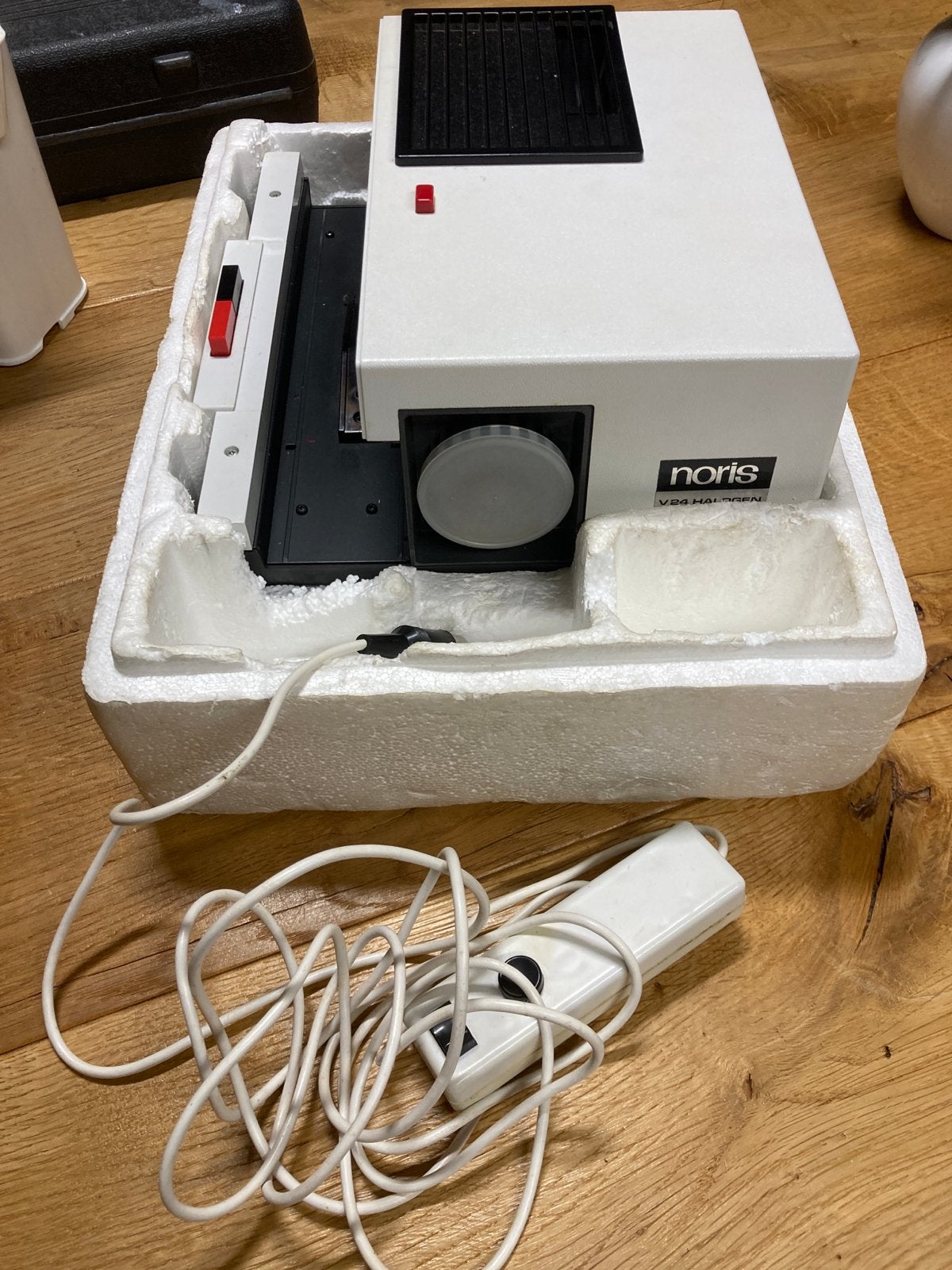 Noris V24 Halogen Diaprojector met afstandsbediening, Ophalen of Verzenden, Zo goed als nieuw