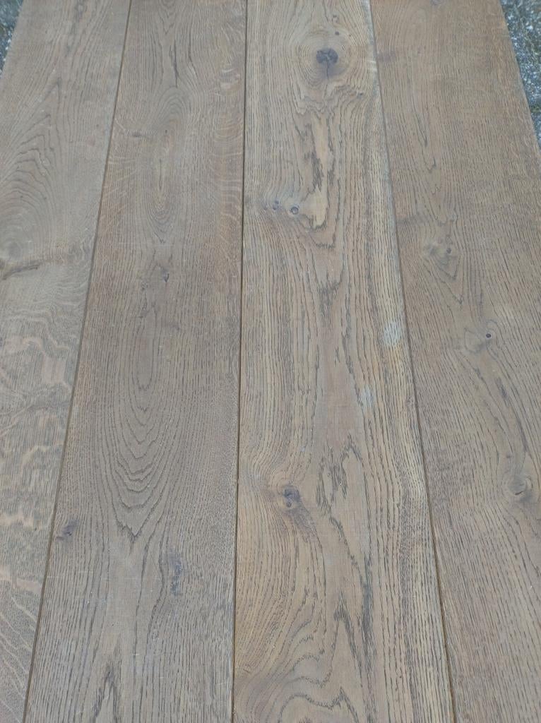 42 m2 massieve rustieke eiken vloer niet gelijmd gelegen, Gebruikt, 10 m² of meer, 10 tot 30 cm, Hout