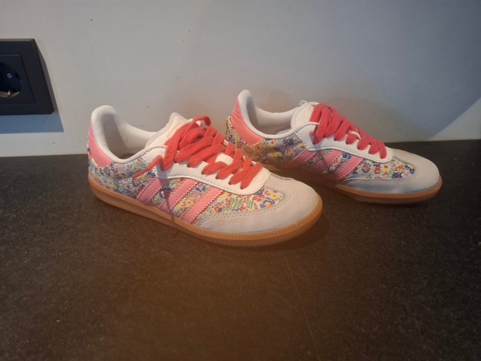 Adidas Samba floral - Maat 37 1/3, Adidas, Ophalen of Verzenden, Roze, Sneakers of Gympen